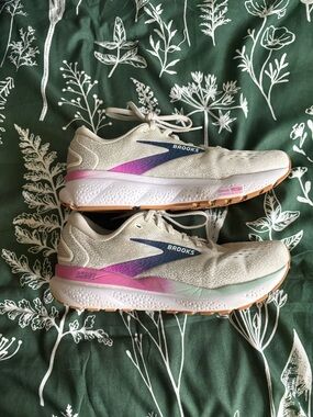 Brooks Women's Ghost 16 Running Shoes - Gray with Pink & Blue Accents